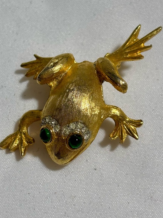 Jewelry - Vintage Gold Tone Rhinestone Green Eyes Frog Pin Brooch